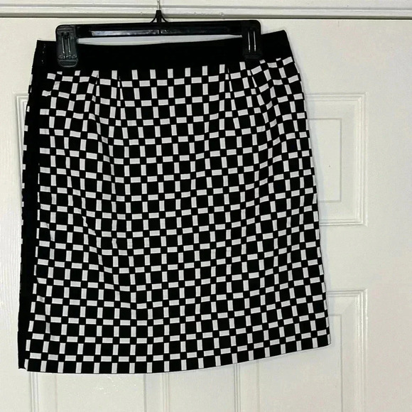 White House Black Market Dresses & Skirts - White House Black market skirt